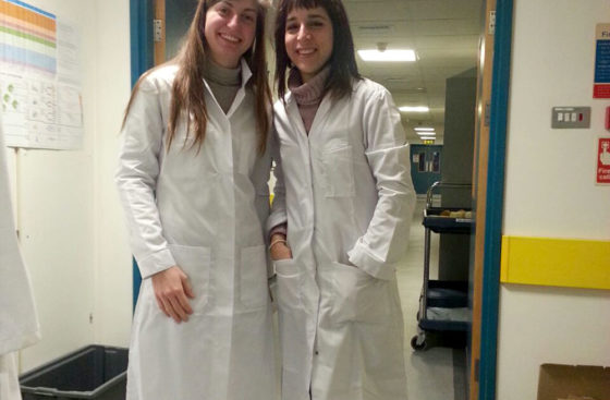 White and unstained, the new lab coats of Marta Barbon and Noelia Fernández-Rivero fit perfectly!
