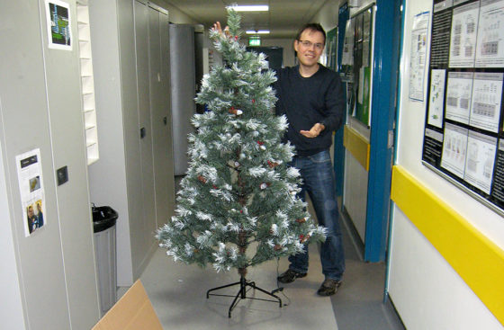 Christian Speck unboxes the 2016 DNA Replication Group Christmas tree